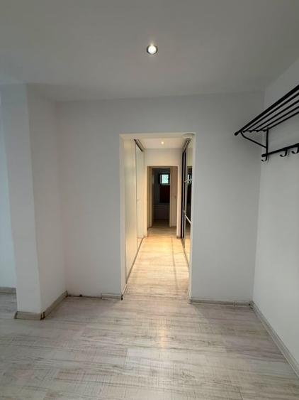 Apartament cu 3 camere decomandat, mobilat în Podu Roș