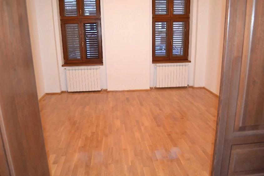 Spațiu comercial, de 67 mp, în Central