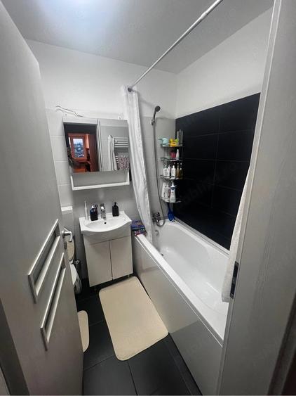Apartament cu 3 camere decomandat în Apărătorii Patriei