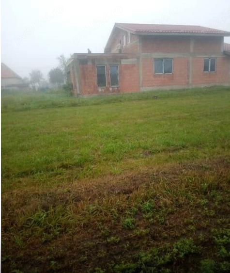 Casă cu 4 camere cu Teren 1800 Mp în Gădălin