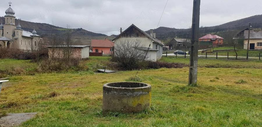 Casă cu 2 camere cu Teren 3343 Mp în Silivaș