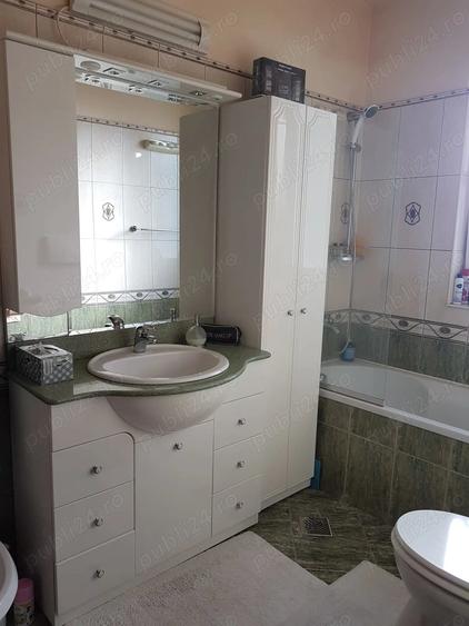 Apartament cu 3 camere decomandat în Tipografilor