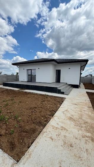 Casă individuală cu 5 camere cu Teren 402 Mp în Olteni