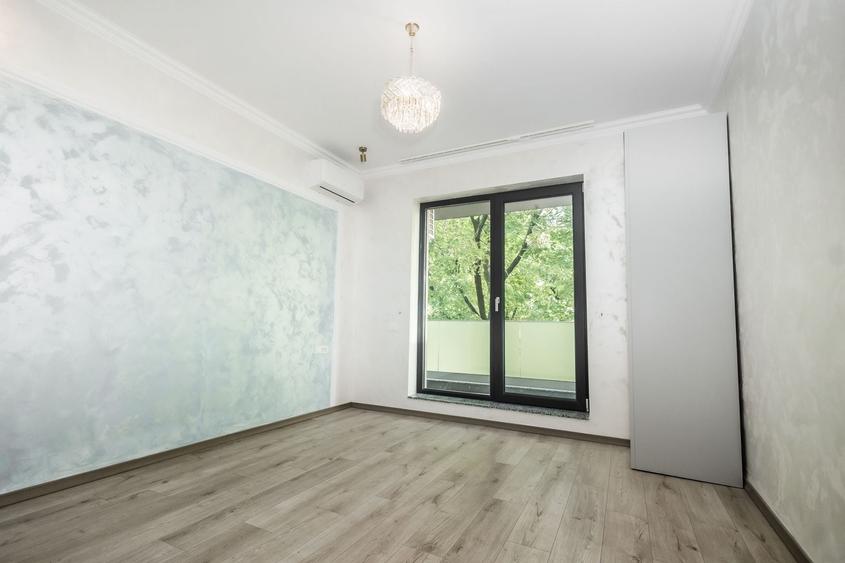 Apartament cu 3 camere semidecomandat în Tineretului
