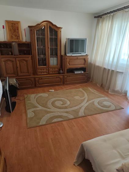 Apartament cu 3 camere decomandat în Titan