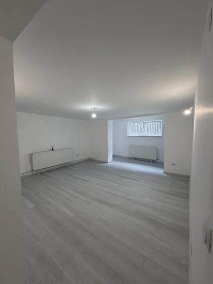 Apartament cu 3 camere decomandat în Cioplea