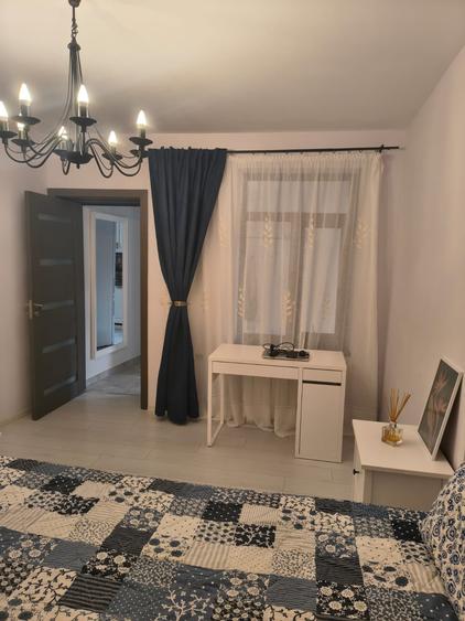 Apartament cu 2 camere decomandat, mobilat în Peninsula