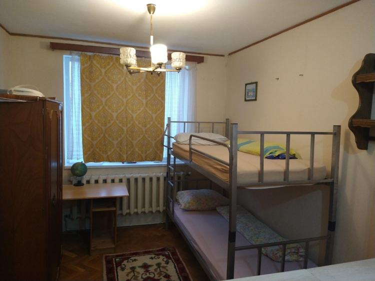 Casă individuală cu 5 camere cu Canalizare în Cetate