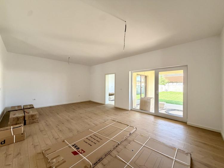 Duplex cu 5 camere cu Canalizare în Dumbrăvița