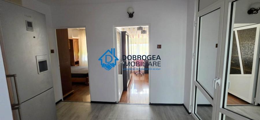 Apartament cu 4 camere decomandat, mobilat în E3