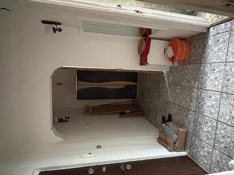 Apartament cu 3 camere semidecomandat în Găvana