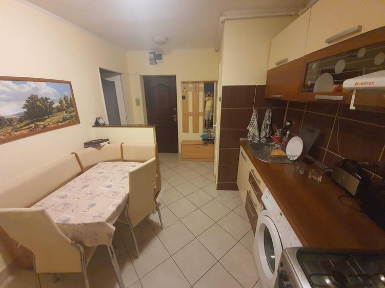 Apartament cu 2 camere decomandat în Cornișa
