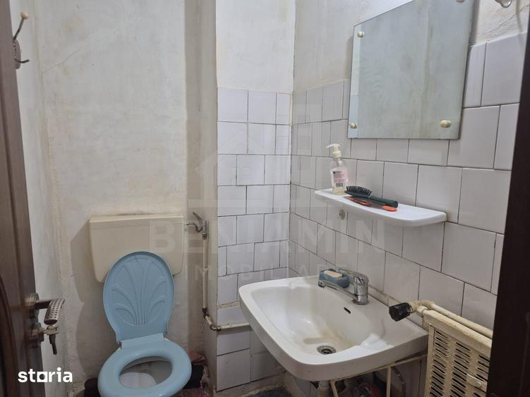 Apartament cu 3 camere decomandat în Sărari