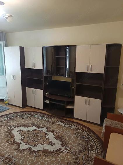 Proprietar inchiriez apartament 1 camera decomandat zona Dacia etajul 1 - 2