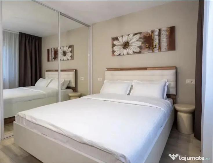 Apartament cu 3 camere decomandat în Tractorul