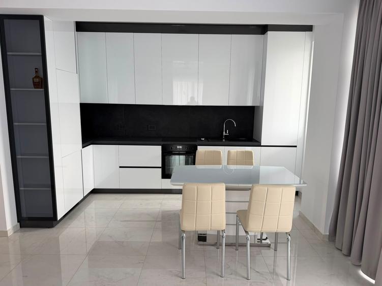 Apartament cu 4 camere decomandat în Sat Vacanță