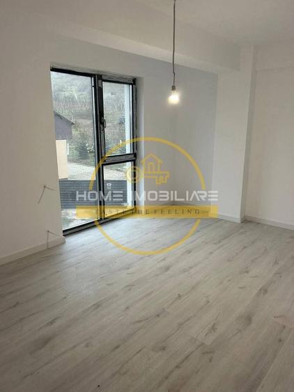 Apartament cu 3 camere semidecomandat în Hlincea
