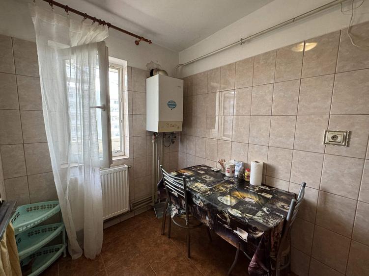 Apartament cu 3 camere semidecomandat în Zahana