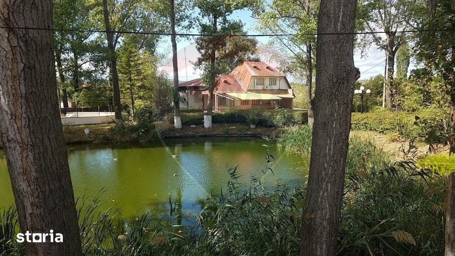 Spațiu comercial, de 1,700 mp, în Obrejița