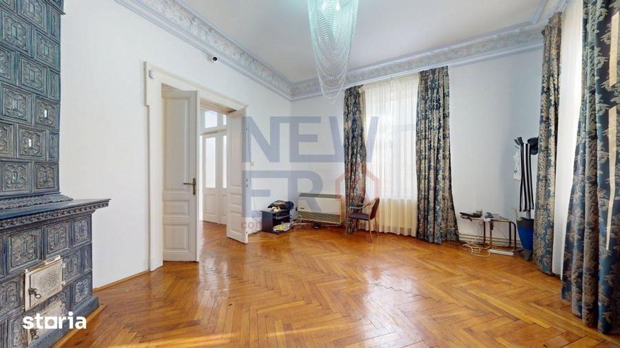 Casă cu 9 camere cu Teren 221 Mp în Eminescu