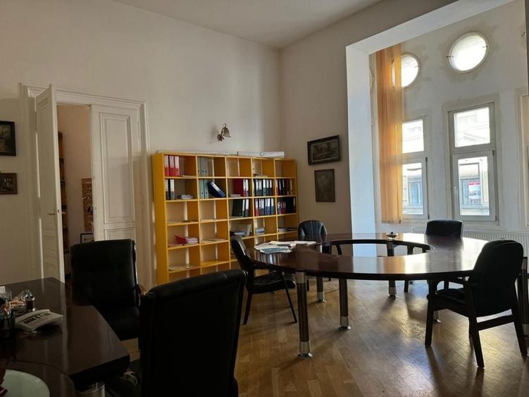Apartament cu 5 camere semidecomandat în Ultracentral