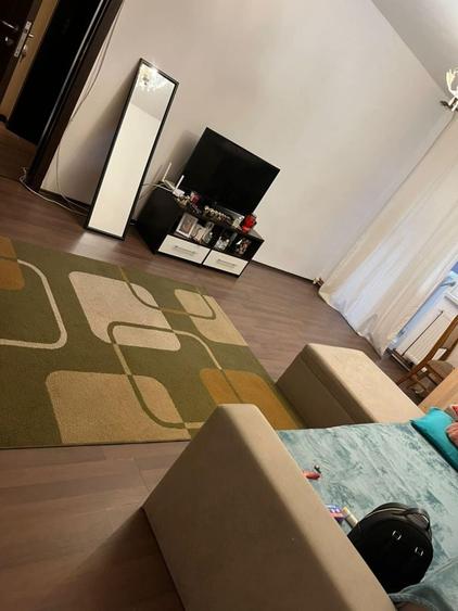 Apartament cu 2 camere semidecomandat în Craiovița Nouă