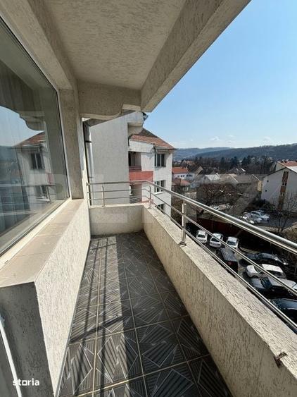 Apartament cu 3 camere în Petru Rareș