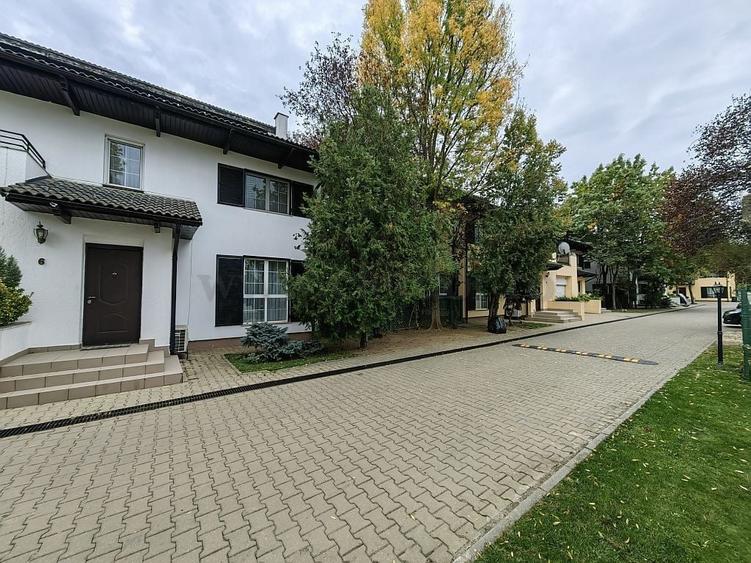 Casă individuală cu 6 camere cu Canalizare în Iancu Nicolae
