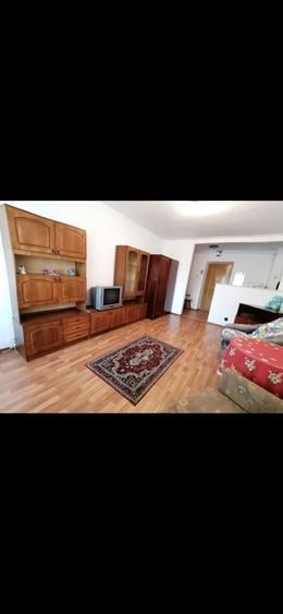 Apartament cu 2 camere semidecomandat în Cetate
