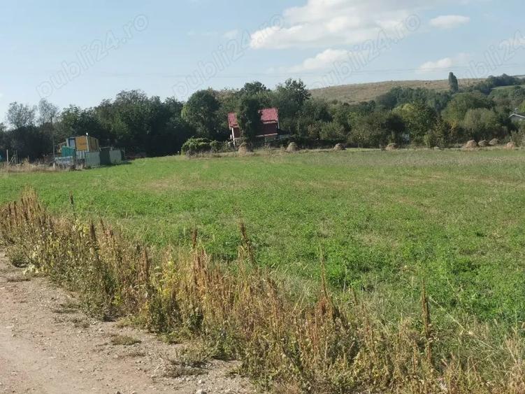Teren de 2800 mp, în Comșești