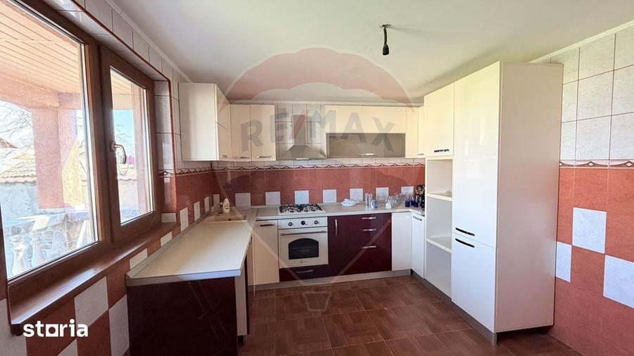 Casă cu 4 camere cu Teren 917 Mp în Nămoloasa
