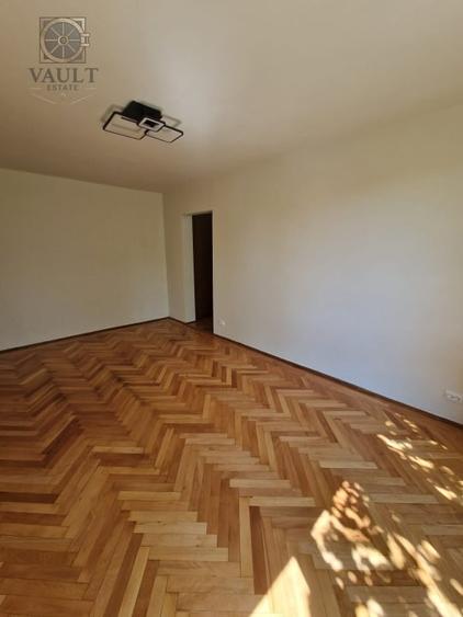 Apartament cu 3 camere semidecomandat în 1 Decembrie 1918