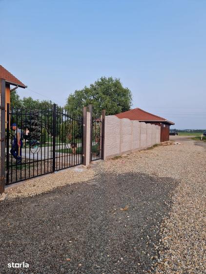 Casă cu 4 camere cu Teren 800 Mp în Viile Satu Mare
