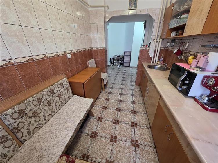 Apartament cu 3 camere decomandat în Dacia