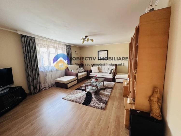 Casă cu 5 camere cu Teren 1800 Mp în Podoleni