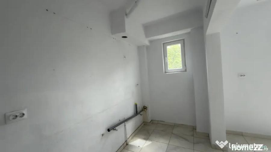 Casă cu 3 camere cu Teren 2200 Mp în Central