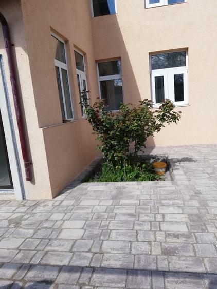 Casă cu 3 camere decomandat în Siderurgiștilor