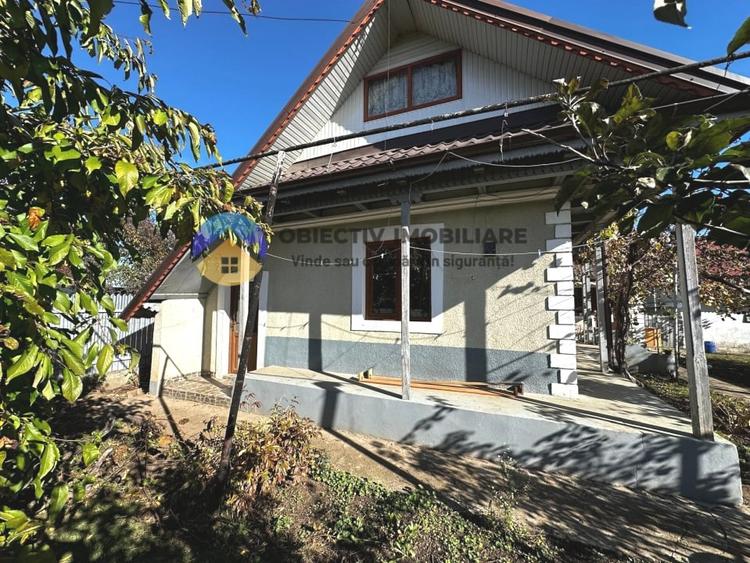 Casă individuală cu 3 camere cu Canalizare în Dumbrava Roșie