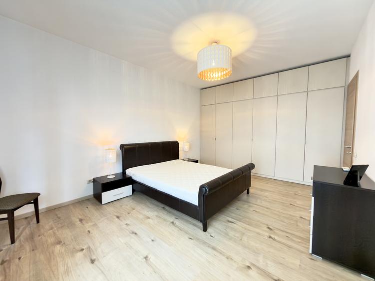 Apartament cu 3 camere decomandat, mobilat în Barbu Văcărescu