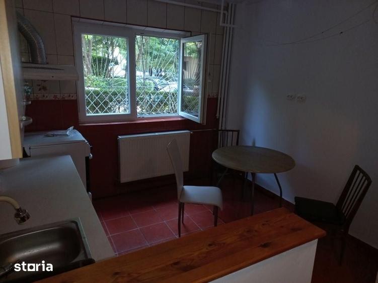 Apartament cu 2 camere semidecomandat în Berceni
