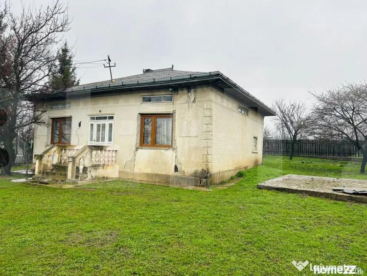 Casă cu 3 camere cu Teren 1900 Mp în Central