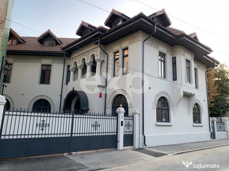 Casă cu 5 camere cu Teren 250 Mp în Romană