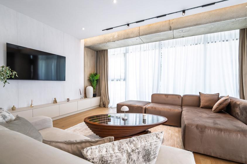 Apartament cu 4 camere decomandat în Floreasca