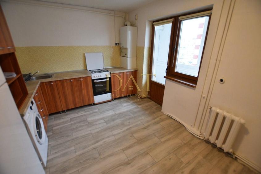 Apartament cu 3 camere semidecomandat în Grigorescu