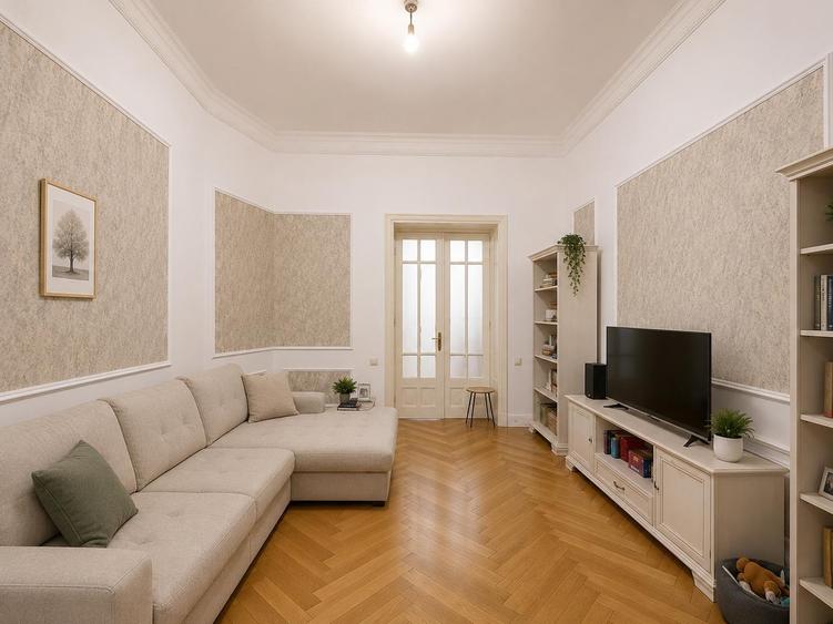 Apartament cu 4 camere semidecomandat în Romană
