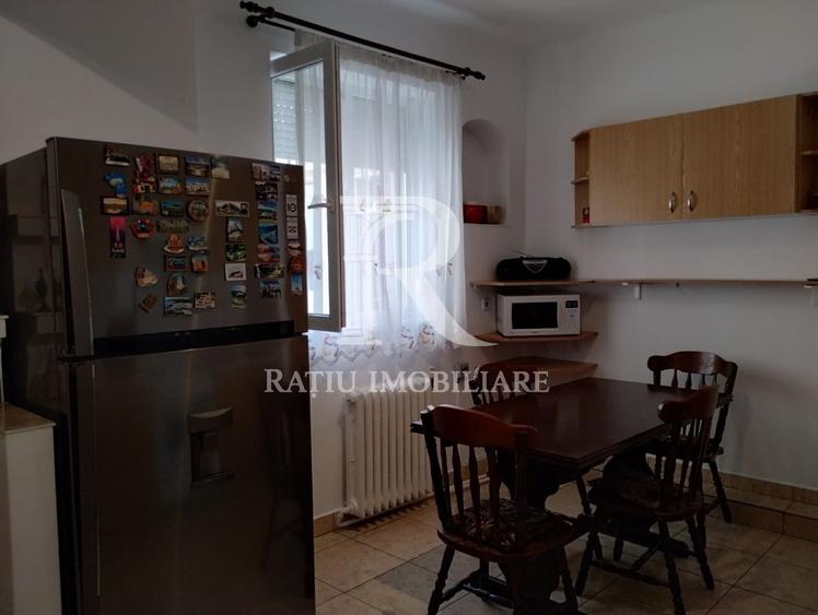 Apartament cu 2 camere decomandat, mobilat în Central