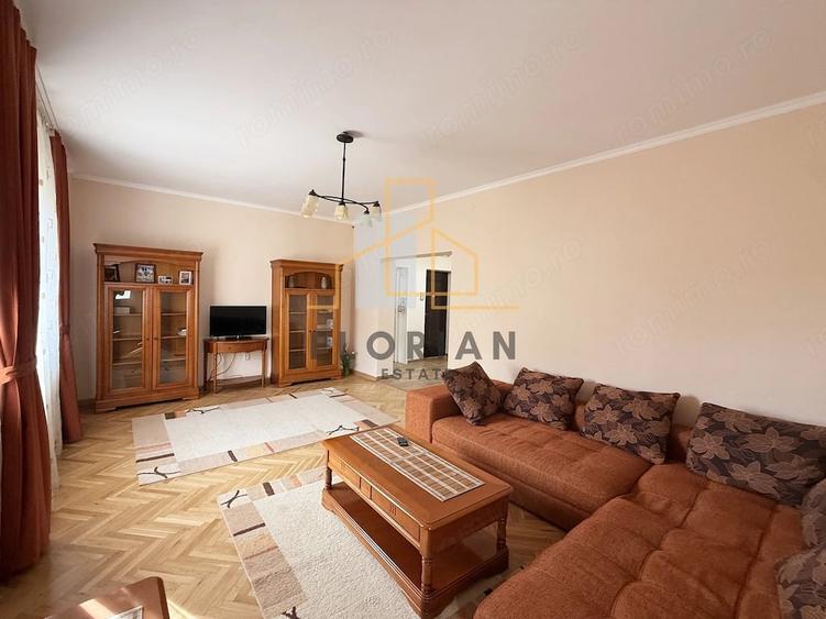 Apartament cu 4 camere decomandat în Neptun