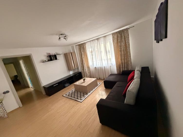 Apartament cu 3 camere semidecomandat în Lidia