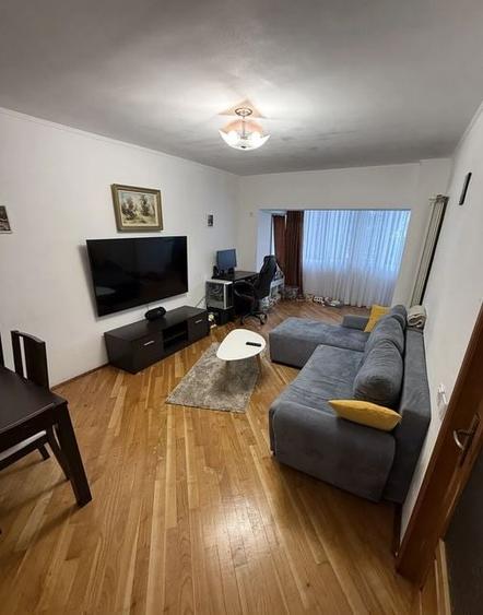 Apartament cu 3 camere decomandat în Lacul Tei