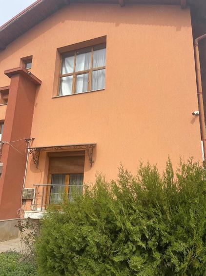 Casă cu 4 camere cu Teren 1750 Mp în Titan